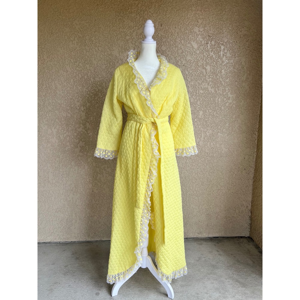 Vintage 1960s Mod Yellow Quilted Lace Trim Hostess Gown Robe Wrap Dressing Room